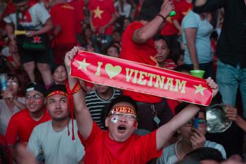 Người dân TP.HCM ăn mừng chiến thắng cùng đội tuyển Việt Nam